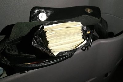 Незадекларовані долари та євро Незадекларовані долари та євро