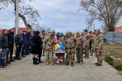 В Одеській області прощалися з військовим, який загинув під час наступу на Донеччині В Одеській області прощалися з військовим, який загинув під час наступу на Донеччині