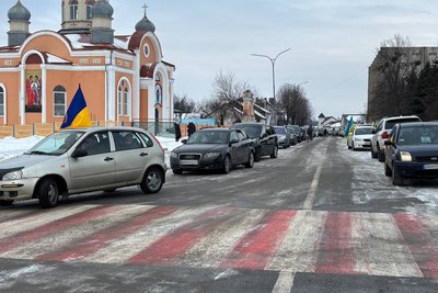 У місті на Житомирщині провели акцію на підтримку полонених і зниклих безвісти з перформансом та автопробігом У місті на Житомирщині провели акцію на підтримку полонених і зниклих безвісти з перформансом та автопробігом