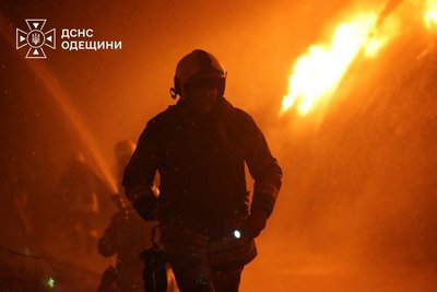 РФ атакувала Одещину: через пожежу перевірили якість повітря РФ атакувала Одещину: через пожежу перевірили якість повітря