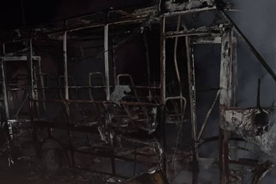 РФ ударила по рейсовому мікроавтобусу на трасі Суми-Білопілля РФ ударила по рейсовому мікроавтобусу на трасі Суми-Білопілля