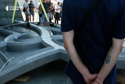 Встановлення тризуба на монумент "Батьківщина-мати" перенесли Встановлення тризуба на монумент "Батьківщина-мати" перенесли