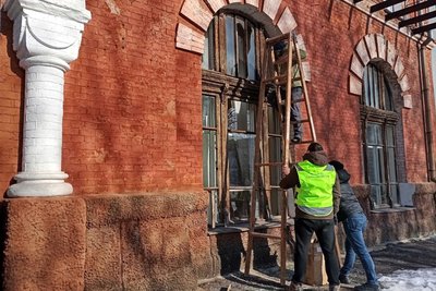 У Сумах влучання по об’єктах цивільної інфраструктури: шість людей постраждали У Сумах влучання по об’єктах цивільної інфраструктури: шість людей постраждали