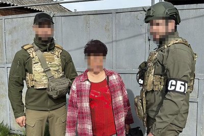 59-річна жителька Вовчанська, яка, за даними слідства, передавала сину у РФ інформацію про розміщення ЗСУ 59-річна жителька Вовчанська, яка, за даними слідства, передавала сину у РФ інформацію про розміщення ЗСУ