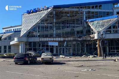 «Це був цілеспрямований удар»: наслідки атаки РФ на залізничний вокзал на Одещині «Це був цілеспрямований удар»: наслідки атаки РФ на залізничний вокзал на Одещині