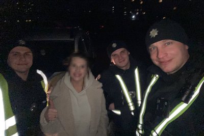 Застрягла у ліфті під час відключення: у Києві поліцейські визволили вагітну Застрягла у ліфті під час відключення: у Києві поліцейські визволили вагітну