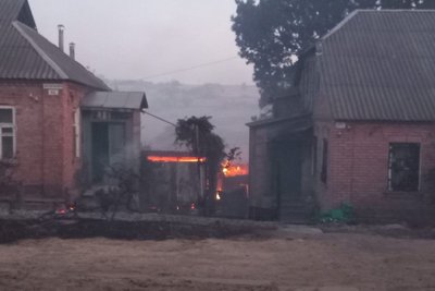 У Дергачівській громаді на Харківщині вогонь охопив понад 10 будинків після обстрілу 1 жовтня У Дергачівській громаді на Харківщині вогонь охопив понад 10 будинків після обстрілу 1 жовтня