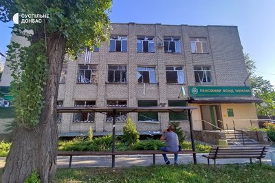 Пошкоджена ракетним ударом 7 серпня будівля у Покровську