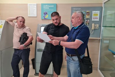 18 квартир дев'ять днів без води — чому в будинку у Житомирі не ремонтують порив труби