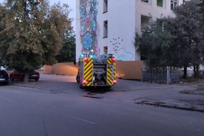 У Житомирі зайнялася будівля розбомбленого росіянами ліцею №25: що відомо У Житомирі зайнялася будівля розбомбленого росіянами ліцею №25: що відомо