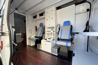 Немає аналогів в Україні. Прикарпатський центр служби крові отримав мобільний пункт забору крові