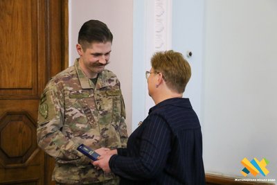 У Житомирі нагородили військового Захара Маковського відзнакою "Мужність. Честь. Звитяга" У Житомирі нагородили військового Захара Маковського відзнакою "Мужність. Честь. Звитяга"