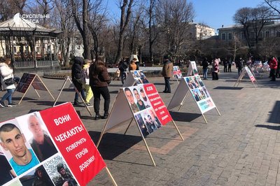 В Одесі влаштували акцію на підтримку військовополонених захисників Азовсталі В Одесі влаштували акцію на підтримку військовополонених захисників Азовсталі