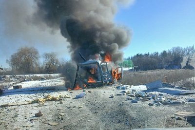 Авто, в яке влучив російський дрон в Осколі, 10 лютого 2026 року Авто, в яке влучив російський дрон в Осколі, 10 лютого 2026 року