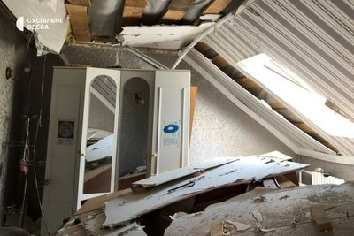Родина з п'ятьма дітьми відновлює будинок в Дачному на Одещині після ракетного удару Родина з п'ятьма дітьми відновлює будинок в Дачному на Одещині після ракетного удару