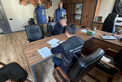 Посадовцям обласних СБУ повідомили про підозру в організації схеми у сфері бурштину на Рівненщині Посадовцям обласних СБУ повідомили про підозру в організації схеми у сфері бурштину на Рівненщині