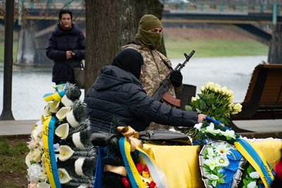 В Ужгороді попрощалися із полеглим захисником Юрієм Левченком В Ужгороді попрощалися із полеглим захисником Юрієм Левченком