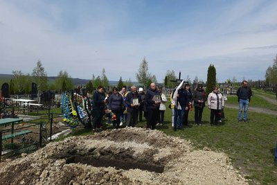 На Одещині прощалися з військовим, який загинув поблизу Бахмута На Одещині прощалися з військовим, який загинув поблизу Бахмута