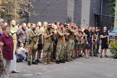 Встановлення меморіальної дошки азовцю Іллі Гончарову в ліцей №83, Харків, серпень 2023 року. Фото: Харківська міська рада Встановлення меморіальної дошки азовцю Іллі Гончарову в ліцей №83, Харків, серпень 2023 року. Фото: Харківська міська рада