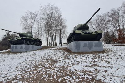 У Житомирі розмалювали п'єдестали двох танків радянської доби — у поліції встановлюють причетних У Житомирі розмалювали п'єдестали двох танків радянської доби — у поліції встановлюють причетних