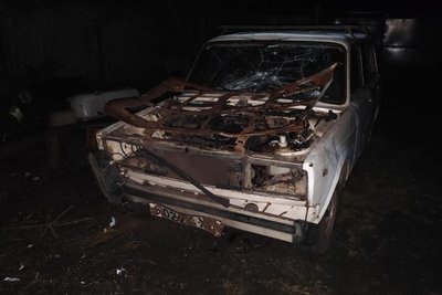 Побита внаслідок влучання по Золочеву автівка, Харківська область, 23 березня 2026 року Побита внаслідок влучання по Золочеву автівка, Харківська область, 23 березня 2026 року