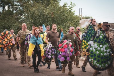 "Він був зразковим військовослужбовцем": під Одесою прощалися із зооволонтером, який загинув на Херсонщині "Він був зразковим військовослужбовцем": під Одесою прощалися із зооволонтером, який загинув на Херсонщині