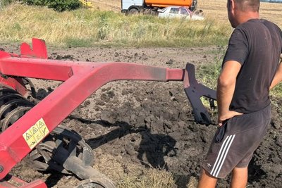 Червоний трактор Червоний трактор