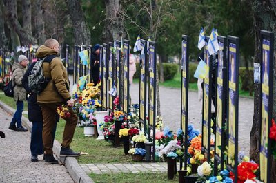 До Дня ЗСУ на Алеї Героїв в Одесі з'явилися імена 53 загиблих військових До Дня ЗСУ на Алеї Героїв в Одесі з'явилися імена 53 загиблих військових