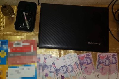 Фото з місця обшуку у підозрюваних у сутенерстві в Харкові Фото з місця обшуку у підозрюваних у сутенерстві в Харкові