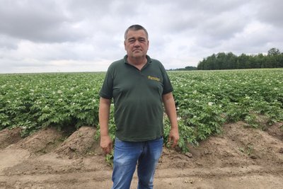 Переїхали з Херсонщини та відродили зрошення полів: як на Житомирщині вирощують картоплю Переїхали з Херсонщини та відродили зрошення полів: як на Житомирщині вирощують картоплю