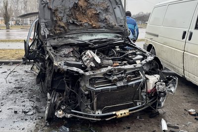 Шосте влучання: РФ знову вдарила безпілотником поблизу ТРЦ у Сумах