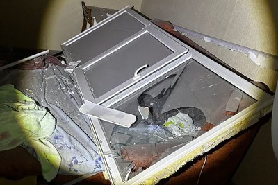 Вибиті вікна та уламки на подвір'ї: наслідки нічної атаки по Одещині Вибиті вікна та уламки на подвір'ї: наслідки нічної атаки по Одещині