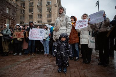 Гроші для українських військових: під стінами КМДА проходить мітинг на підтримку ЗСУ Гроші для українських військових: під стінами КМДА проходить мітинг на підтримку ЗСУ