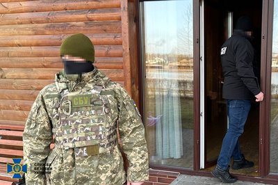 Вигукували чеченські гасла та стріляли у повітря: СБУ навідалась до молодиків з Київщини Вигукували чеченські гасла та стріляли у повітря: СБУ навідалась до молодиків з Київщини