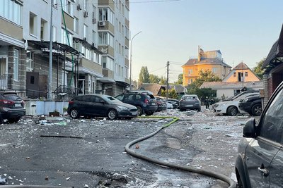 Росіяни знову обстріляли Київ: є загиблий, можуть бути люди під завалами Росіяни знову обстріляли Київ: є загиблий, можуть бути люди під завалами