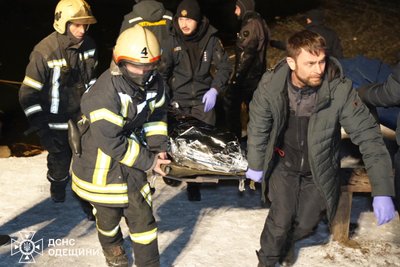 На Одещині троє дітей провалилися під лід: їх шукають водолази На Одещині троє дітей провалилися під лід: їх шукають водолази