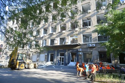 «Не можемо дивитися на це без сліз»: одесити розповіли про наслідки нічної атаки РФ «Не можемо дивитися на це без сліз»: одесити розповіли про наслідки нічної атаки РФ