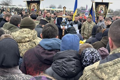 В громаді на Волині попрощалися з загиблим від поранень бійцем Тарасом Соколом