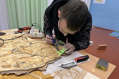 На Рівненщині школярі створили діючий діодний макет карти повітряних тривог На Рівненщині школярі створили діючий діодний макет карти повітряних тривог