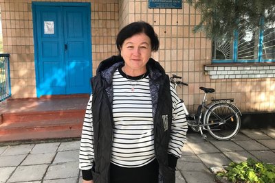 На Житомирщині дві родини переселенців з Херсонщини зібрали на своїх весіллях 200 книг для місцевої бібліотеки На Житомирщині дві родини переселенців з Херсонщини зібрали на своїх весіллях 200 книг для місцевої бібліотеки