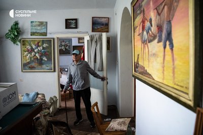 Херсонський художник Василь Боженко у своїй студії Херсонський художник Василь Боженко у своїй студії
