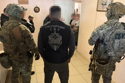 Правоохоронці проводять слідчі дії у справі про продаж наркотиків у мережі аптек в ХарковіУ Харкові викрили мережу аптек, в якій продавали наркотики — СБУ Правоохоронці проводять слідчі дії у справі про продаж наркотиків у мережі аптек в ХарковіУ Харкові викрили мережу аптек, в якій продавали наркотики — СБУ