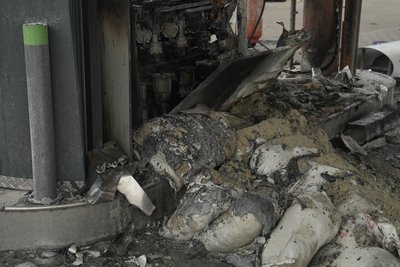 "Вигоріло все". У Сумах російські БпЛА вдарили по “Епіцентру”, будинках і авто "Вигоріло все". У Сумах російські БпЛА вдарили по “Епіцентру”, будинках і авто