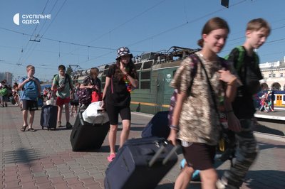 "Хотів відпочити від вибухів": діти з Херсона повернулися з відпочинку в Карпатах "Хотів відпочити від вибухів": діти з Херсона повернулися з відпочинку в Карпатах