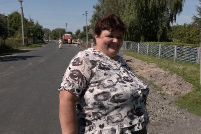 Ремонт дороги в Олиці — жителька села Чемерин Олександра Козак Ремонт дороги в Олиці — жителька села Чемерин Олександра Козак