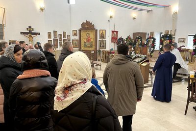 У Києві відбулася панахида за загиблими внаслідок російської атаки У Києві відбулася панахида за загиблими внаслідок російської атаки