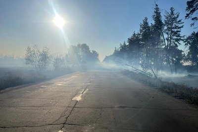 Суха трава загорілася за межами Балаклії, Харківська область, 2 серпня 2025 року Суха трава загорілася за межами Балаклії, Харківська область, 2 серпня 2025 року
