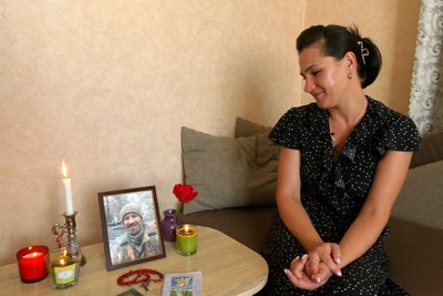 "Мені здавалося, що кращого чоловіка просто немає". Дружина про загиблого бійця "десятки" Павла Василіва "Мені здавалося, що кращого чоловіка просто немає". Дружина про загиблого бійця "десятки" Павла Василіва