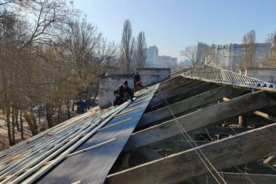 В Одесі розпочали ремонт будинку на проспекті Шевченка, який пошкодило внаслідок атаки РФ В Одесі розпочали ремонт будинку на проспекті Шевченка, який пошкодило внаслідок атаки РФ