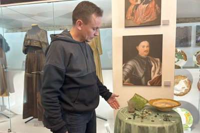 У замку на Рівненщині презентували артефакти із поховання монахинь XVIII століття У замку на Рівненщині презентували артефакти із поховання монахинь XVIII століття